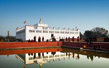 २५६७औँ बुद्ध जयन्ती: लुम्बिनी, स्वयम्भू, बौद्धलगायत तीर्थस्थलमा दर्शनार्थीको घुइँचो